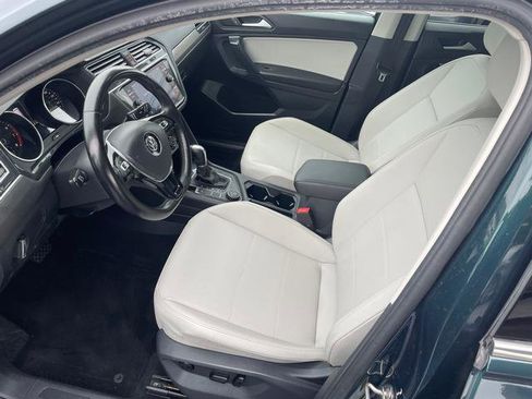 Used 2019 Volkswagen Tiguan SE w/ Panoramic Sunroof Package AWD/4WD image 6