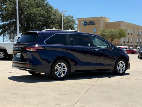 Certified 2026 Toyota Sienna Limited FWD image 4