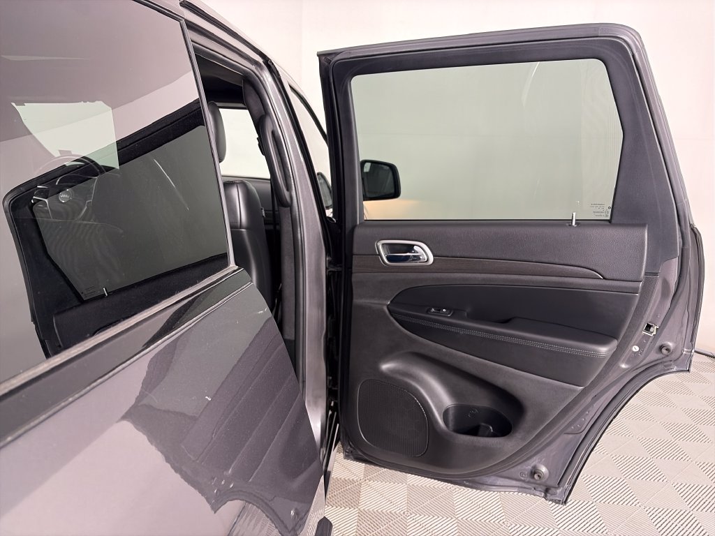 Used 2018 Jeep Grand Cherokee Altitude AWD/4WD image 28