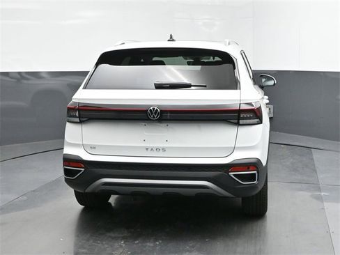 New 2025 Volkswagen Taos SE image 11