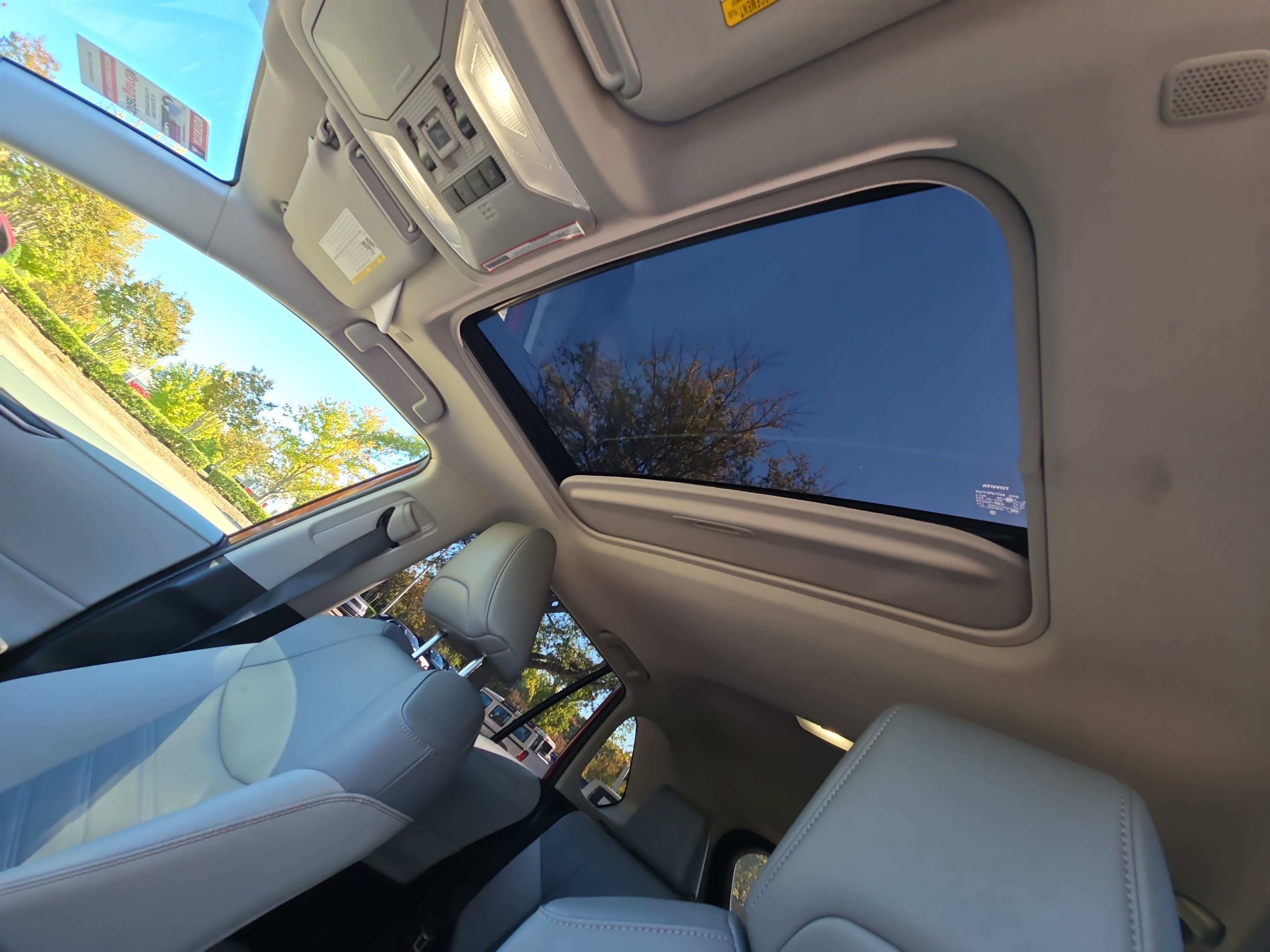 Used 2023 Toyota RAV4 XLE Premium FWD image 30