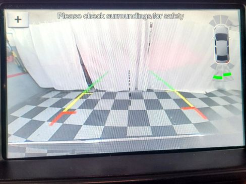 Used 2018 Ford Explorer XLT w/ Equipment Group 202A image 25