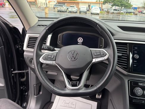 Used 2023 Volkswagen Atlas SEL R-Line AWD/4WD image 9
