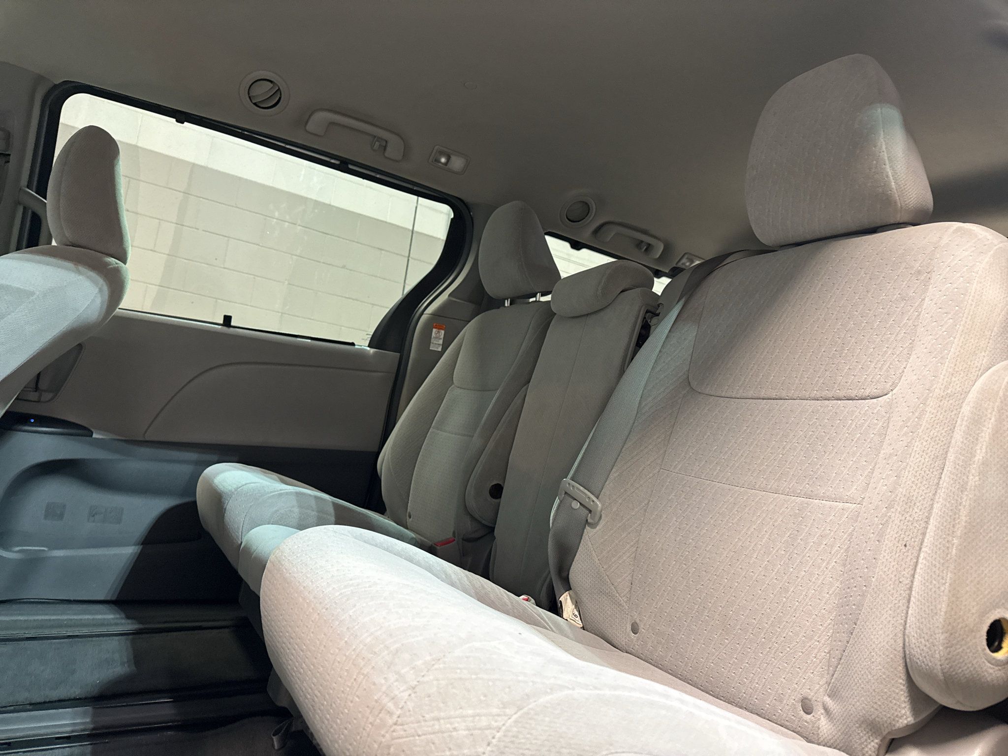 Used 2015 Toyota Sienna LE FWD image 28