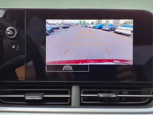 Used 2024 Chevrolet Trax LS w/ LS Convenience Package FWD image 19