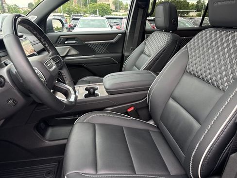 Used 2025 GMC Acadia Denali w/ Super Cruise Package FWD image 5