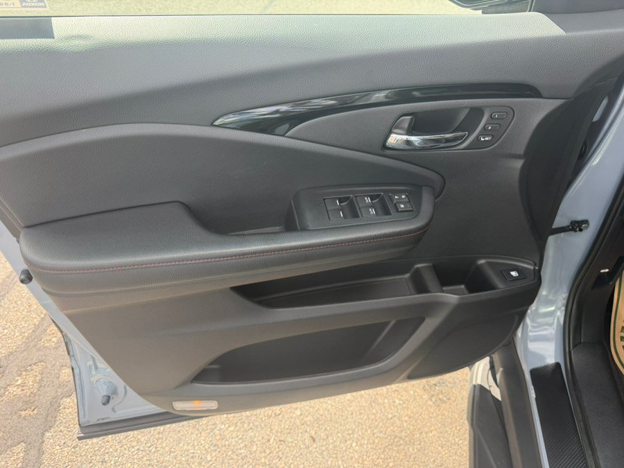 Used 2024 Honda Ridgeline Black Edition image 12