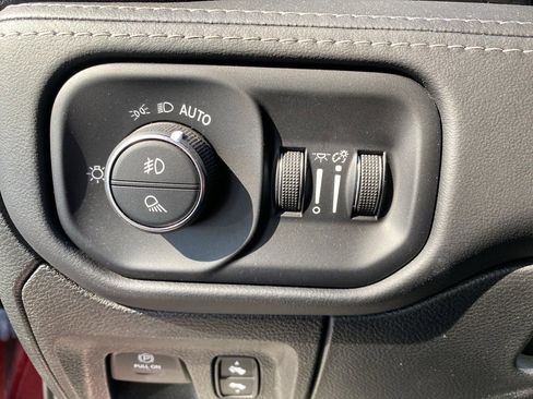 Used 2022 RAM 1500 Limited w/ Body-Colour Bumper Group image 13