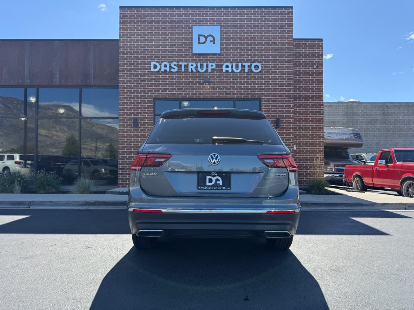 Used 2021 Volkswagen Tiguan SE w/ Panoramic Sunroof Package AWD/4WD image 7