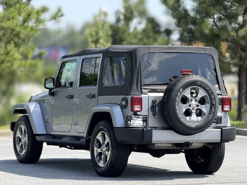 Used 2016 Jeep Wrangler Unlimited Sahara image 9