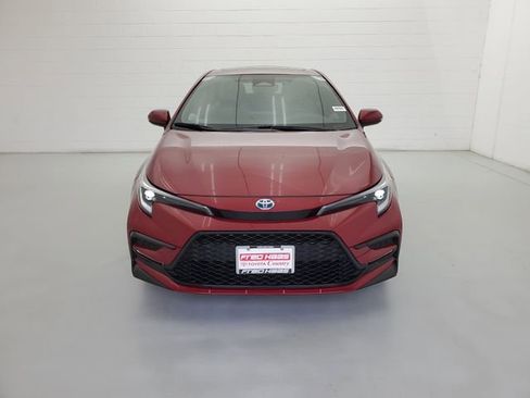 Used 2024 Toyota Corolla SE w/ SE Package image 3