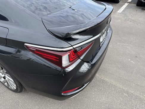 Used 2022 Lexus ES 350 Ultra Luxury w/ Accessory Package 2 image 11