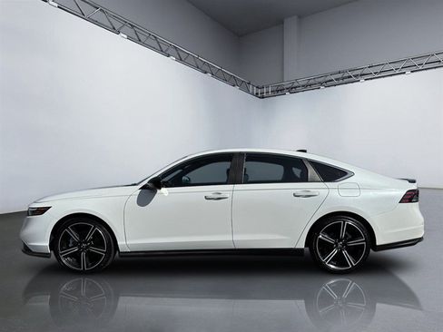 Used 2023 Honda Accord Sport image 2