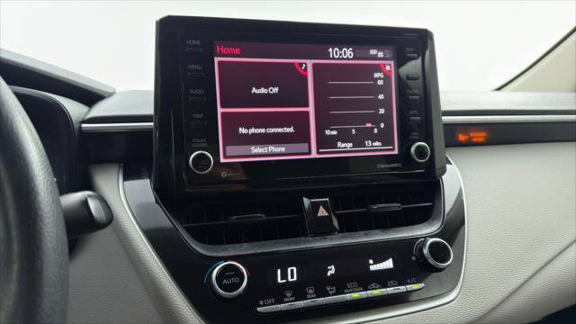 Used 2022 Toyota Corolla LE FWD image 28
