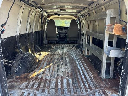 Used 2015 Chevrolet Express 3500 Extended image 16