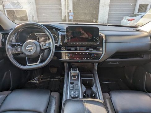 Used 2023 Nissan Pathfinder SL AWD/4WD image 15