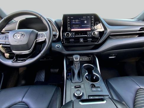 Used 2022 Toyota Highlander XSE AWD/4WD image 15