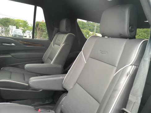 Certified 2024 Cadillac Escalade Premium Luxury AWD/4WD image 19