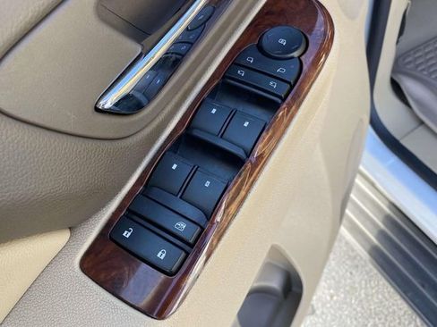 Used 2014 Chevrolet Suburban LTZ image 18