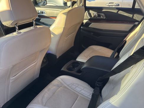 Used 2017 Ford Explorer Platinum image 6