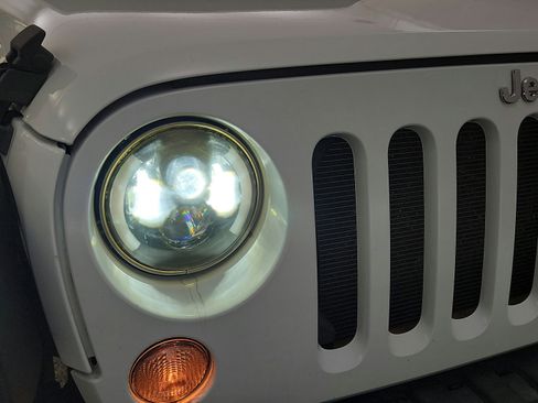 Used 2014 Jeep Wrangler Sport AWD/4WD image 26