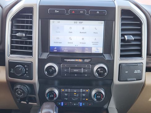 Used 2019 Ford F150 Lariat w/ Equipment Group 502A Luxury AWD/4WD image 17