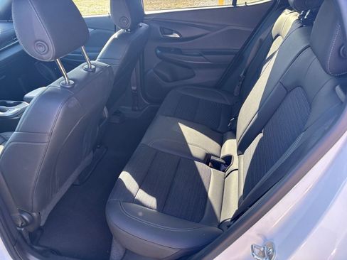 Used 2025 Buick Envista Preferred image 25