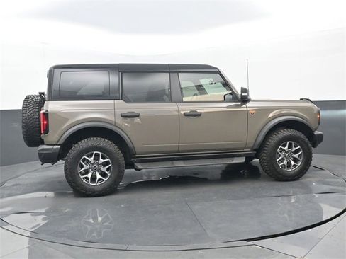 Used 2025 Ford Bronco Badlands image 2