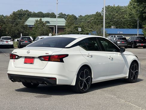 Certified 2024 Nissan Altima 2.5 SR w/ SR Premium Package FWD image 27