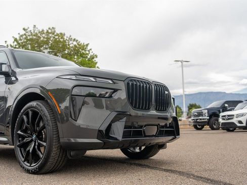 Used 2026 BMW X7 M60i image 9