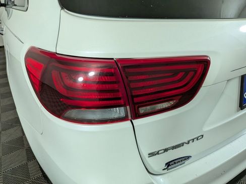 Used 2020 Kia Sorento S image 11