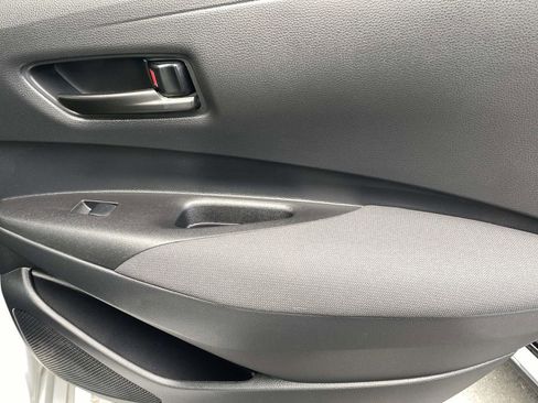 Used 2025 Toyota Corolla LE image 40