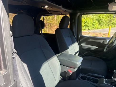Used 2022 Jeep Wrangler Sport AWD/4WD image 4