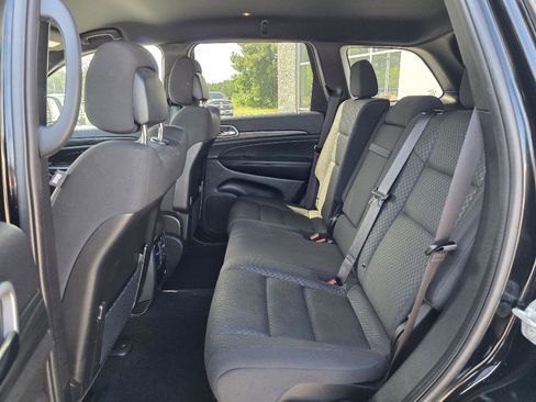 Used 2021 Jeep Grand Cherokee Laredo image 11