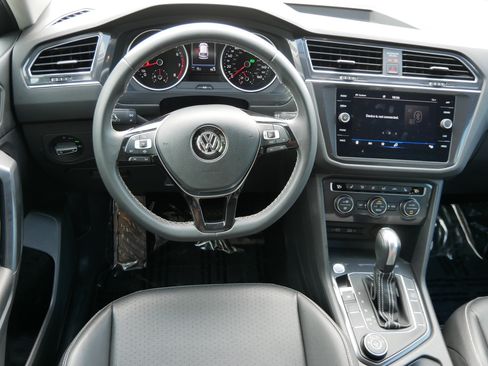 Used 2021 Volkswagen Tiguan SE AWD/4WD image 19
