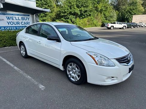 Used 2010 Nissan Altima 2.5 S FWD image 3