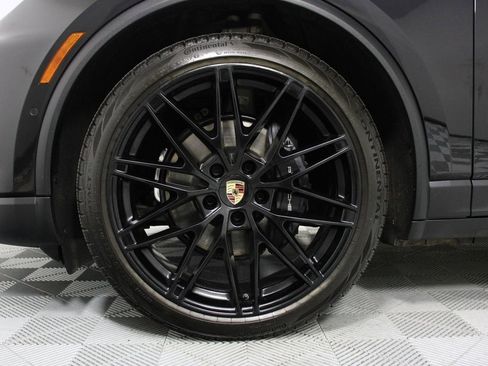 Certified 2025 Porsche Macan 4 Electric image 28