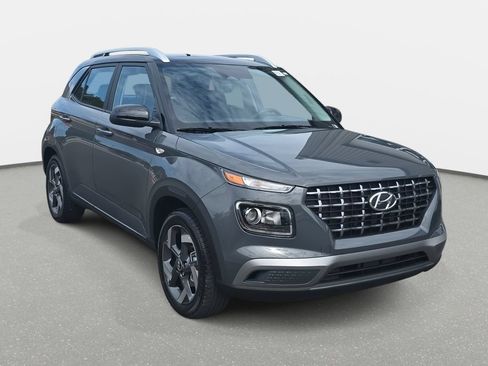 New 2026 Hyundai Venue SEL FWD image 3