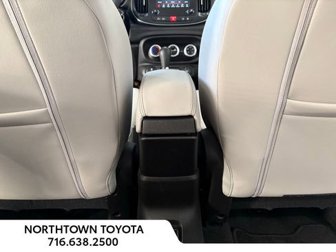 Used 2018 FIAT 500L Trekking w/ Urbana Appearance Package image 18