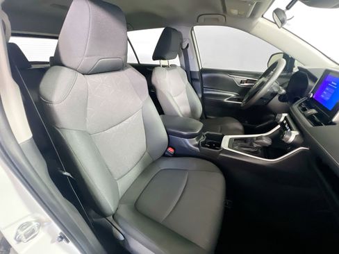 Used 2024 Toyota RAV4 XLE FWD image 31
