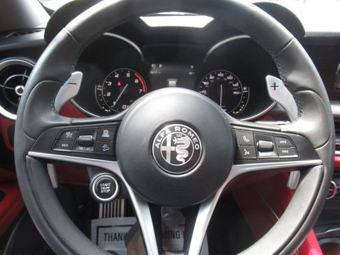 Used 2018 Alfa Romeo Stelvio Sport w/ Quick Order Package 22J Sport AWD/4WD image 22