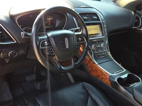 Used 2019 Lincoln Nautilus Reserve image 16