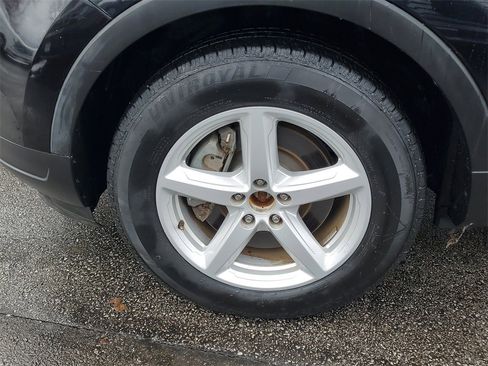 Used 2019 Ford Explorer XLT image 9