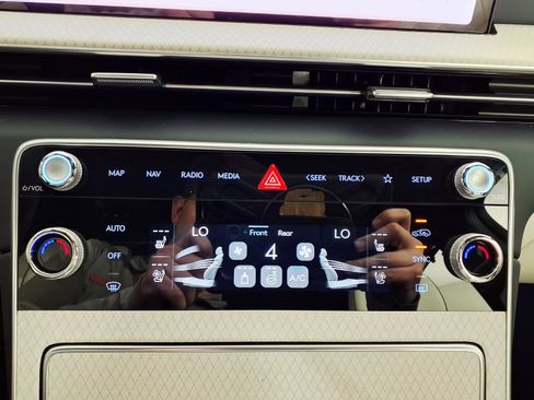 Certified 2025 Genesis GV80 3.5T Prestige image 20