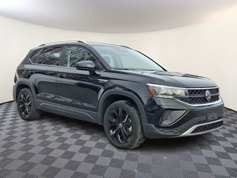 Used 2023 Volkswagen Taos SE image 1