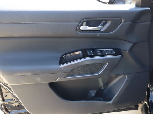 Used 2026 Nissan Pathfinder SL w/ SL Premium Package FWD image 22