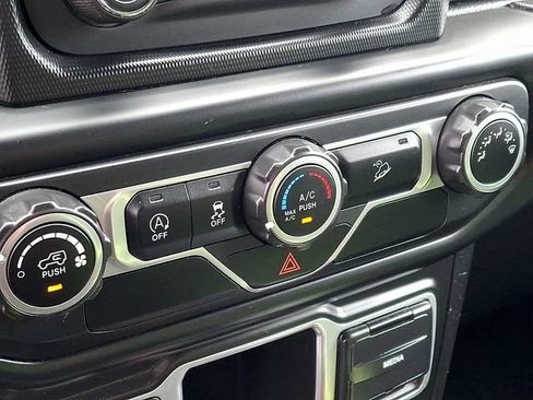 Used 2018 Jeep Wrangler Unlimited Sport AWD/4WD image 15
