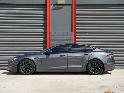 Used 2022 Tesla Model S Plaid image 6