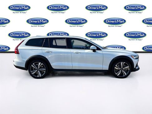 Used 2025 Volvo V60 B5 Cross Country Plus AWD/4WD image 8