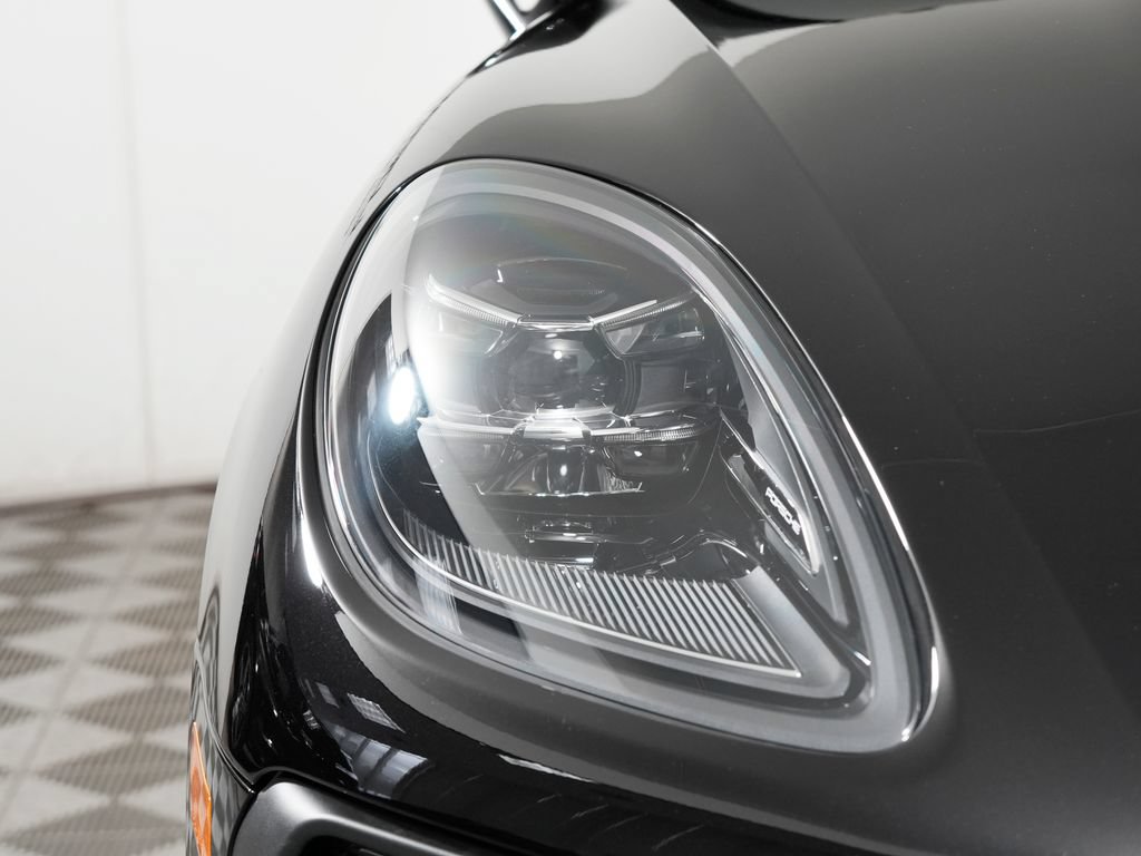 Used 2026 Porsche Macan AWD/4WD image 11